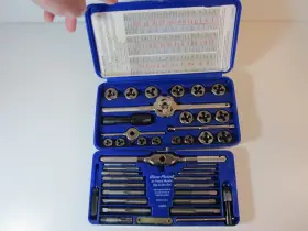 GAM541 BLUE POINT Tools Tap Die Set
