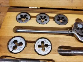 TD2400AX BLUE POINT Tap Die Set #2