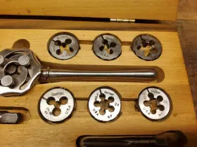 TD2400AX BLUE POINT Tap Die Set #3