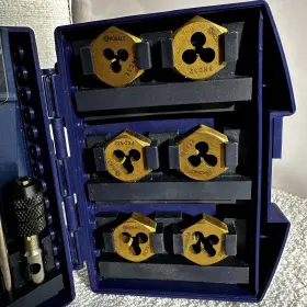 AT956.1 KOBALT Tap Die Nut Set Titanium Coated Rethreading #3