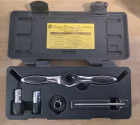 16327 Gearwrench Ratcheting Tap Die Drive Tool Combination